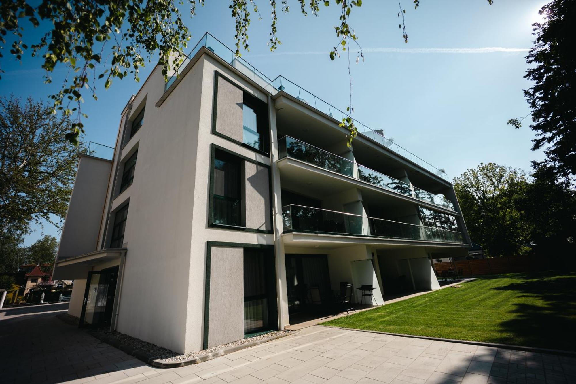 Villa Bauhaus Labi Garden Wellness Apartman Сиофок Екстериор снимка