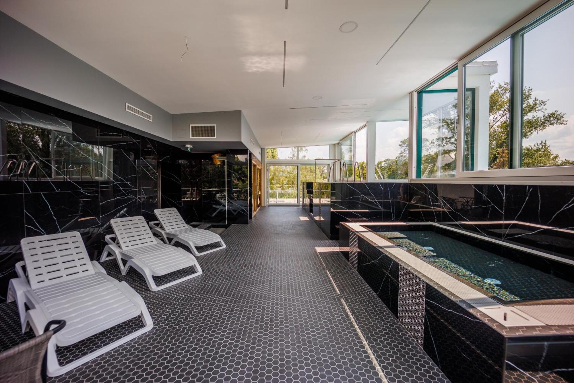 Villa Bauhaus Labi Garden Wellness Apartman Сиофок Екстериор снимка