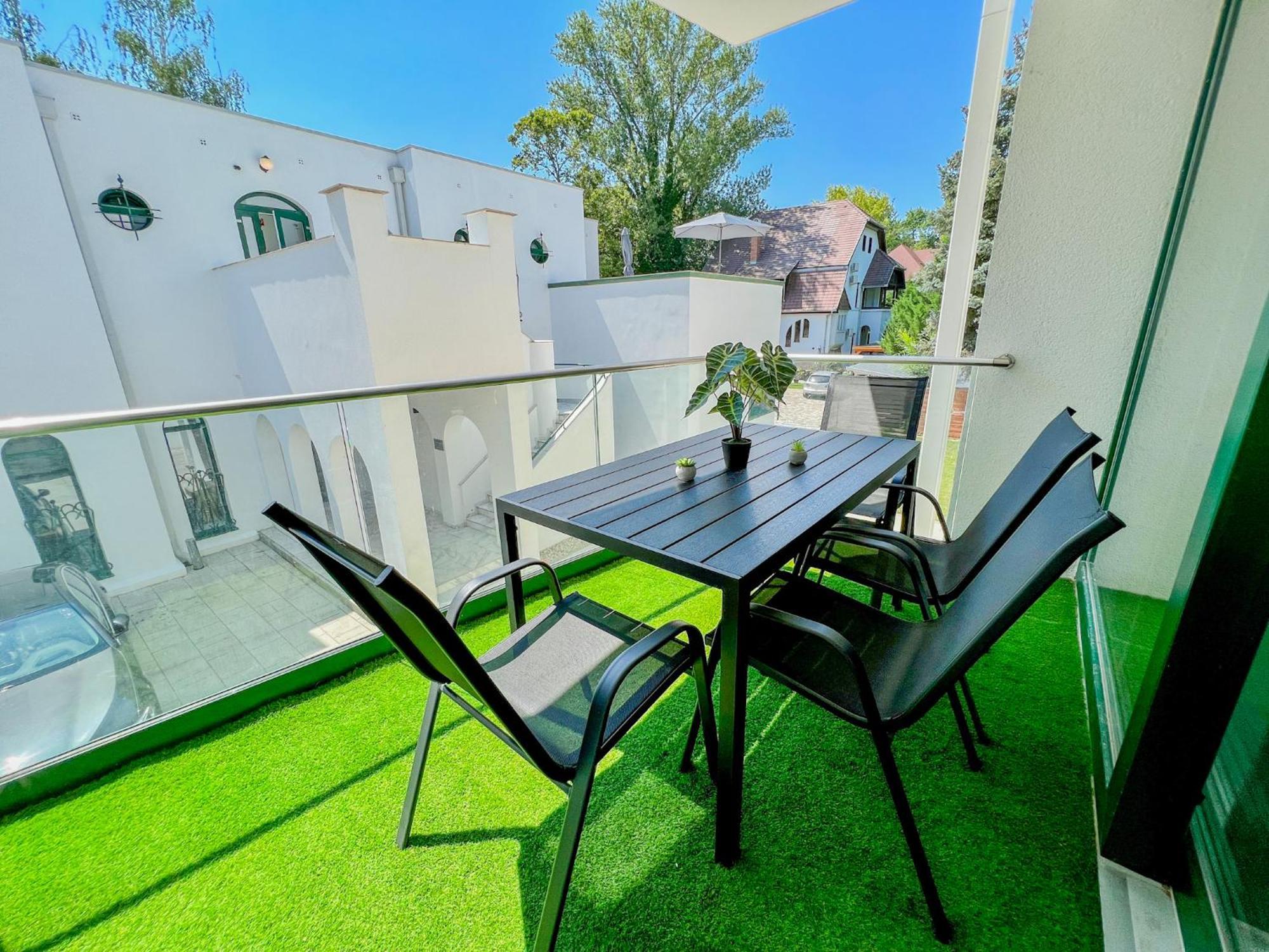 Villa Bauhaus Labi Garden Wellness Apartman Сиофок Екстериор снимка